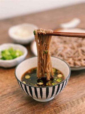  Tsukemen: Un tuffo irresistibile in una salsa ricca e noodles freddi di soba