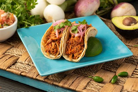  Cochinita Pibil: Un trionfo di sapori speziati e carne brasata fino alla perfezione!